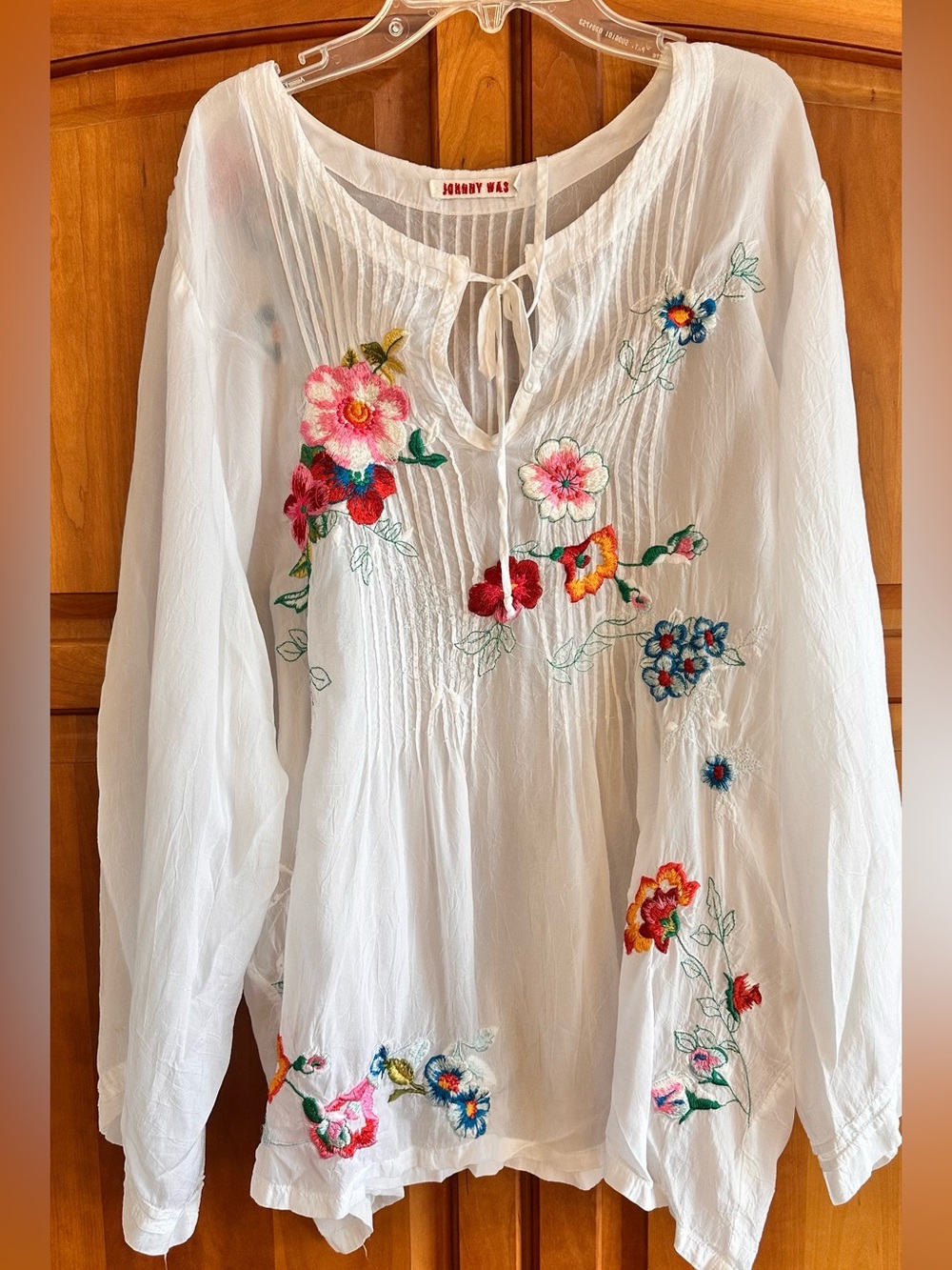Johnny Was White V-Neck w/ Tie Tunic w/ gorgeous Embroidery, XXL 25" P-To-P